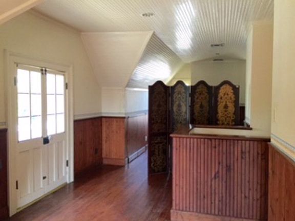 2nd image of 623 E Saint Charles St