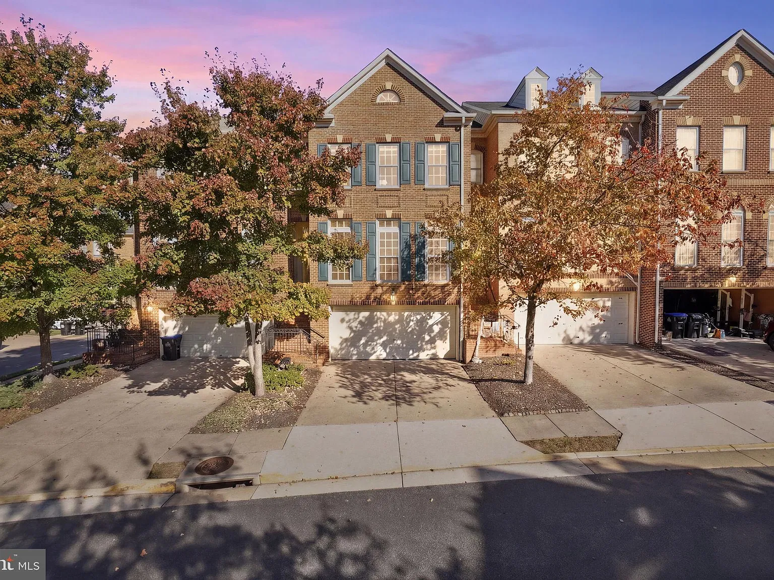 3 bed, 4.0 bath, 2418 sqft, $4,050 — Photo 1