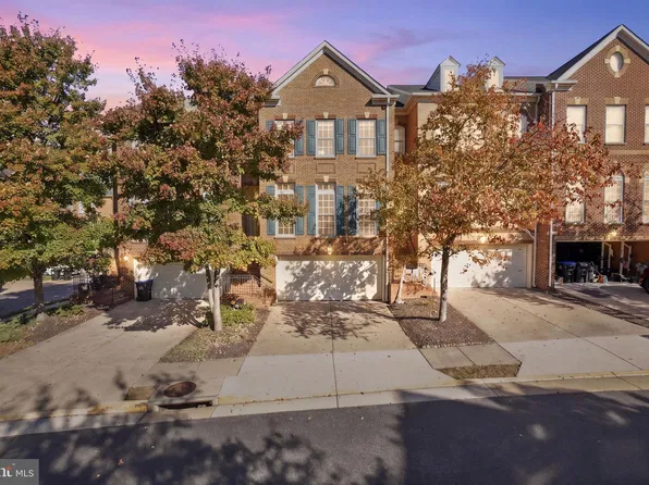 9233 Point Replete Dr, Fort Belvoir, VA 22060