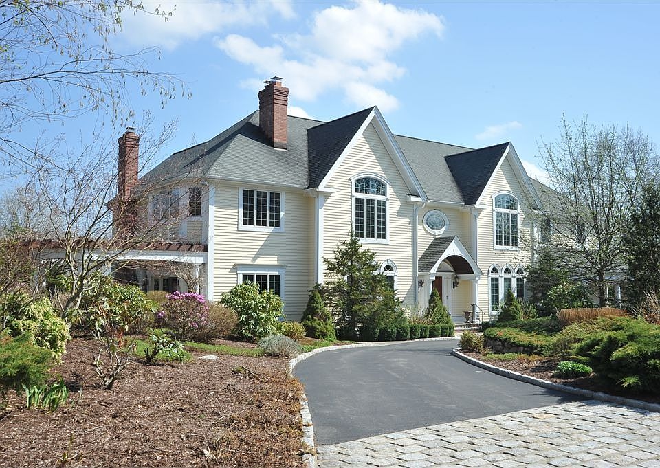 17 Kent Road, Newtown, CT