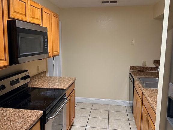 3rd image of 479 Prestwick Pl
