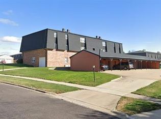 1910 Canterbury Dr #E, Washington, IL 61571