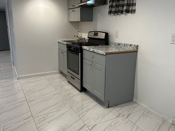 3rd image of 111-38 176th St #Basement
