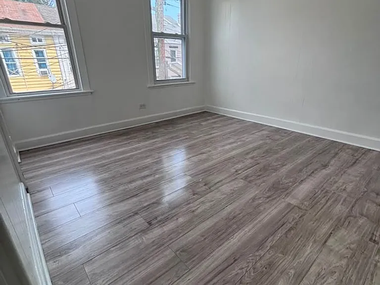 739 Beatty St — Photo 9