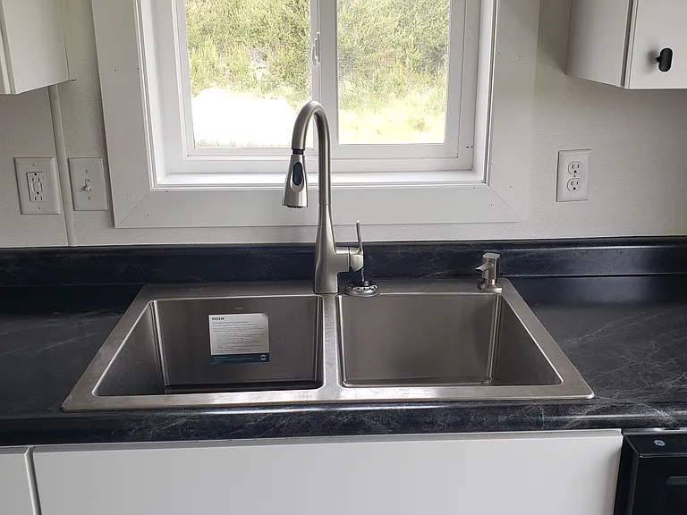 Moen sink and faucet with pull down sprayer
