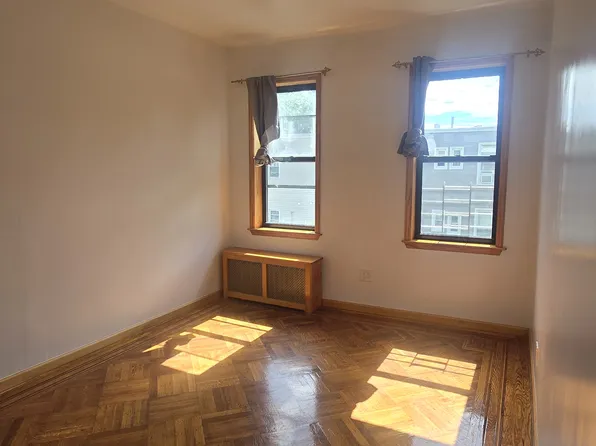 8812 86th St Floor 2, Woodhaven, NY 11421
