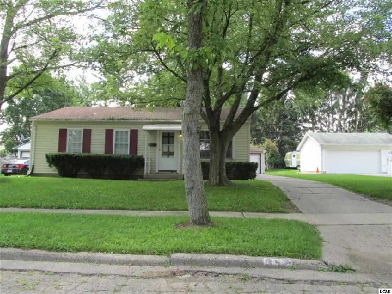 352 April Ln photo 1