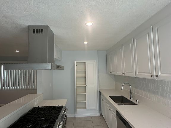 4th image of 16907 S Vermont Ave #B