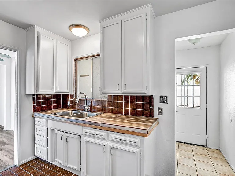 5860 - 5864 Mildred Street — Photo 35