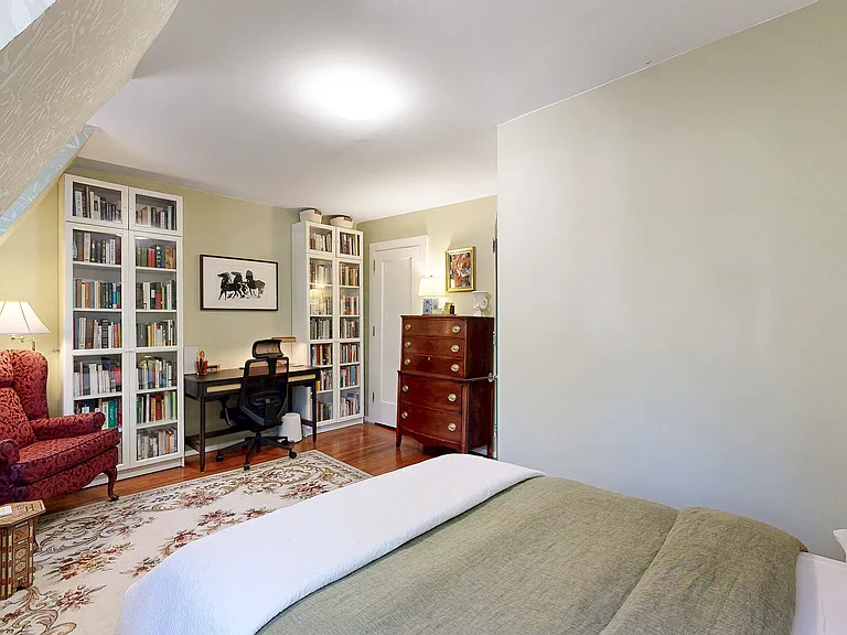 291 Burns St #2 — Photo 14