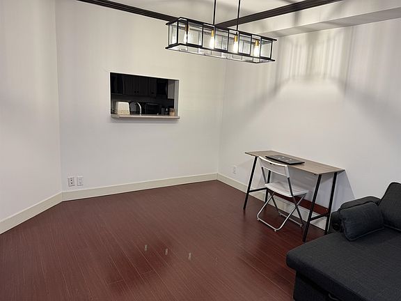 4th image of 9865 140th St #106