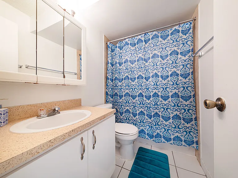 Bathroom | Sunset Palms | Apartments For Rent in Hollywood FL