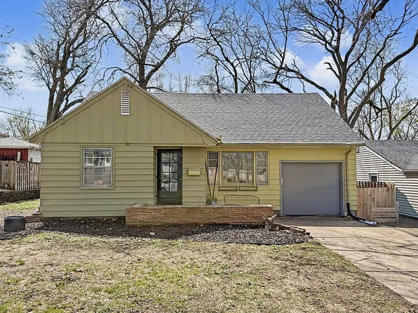 6430 Center St, Des Moines, IA 50312