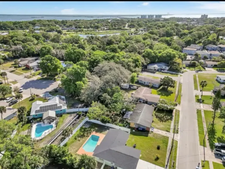 1800 Augustine Dr — Photo 24