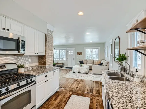 5220 Sulgrove Rd, Mound, MN 55364