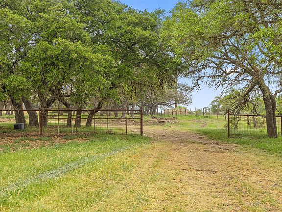 5th image of 4112 Schumann Rd