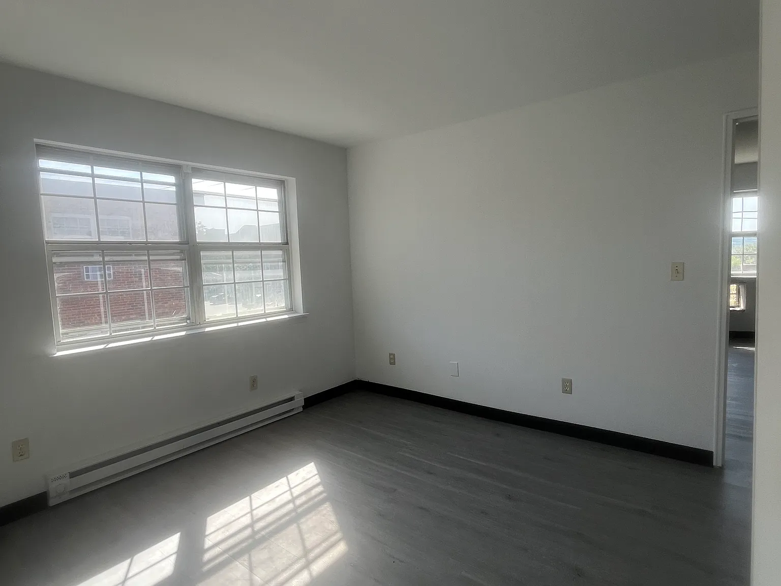 3 bed, 1200 sqft, $2,400 — Photo 2