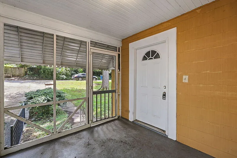 2 bed, 1.0 bath, 760 sqft, $1,395 — Photo 2