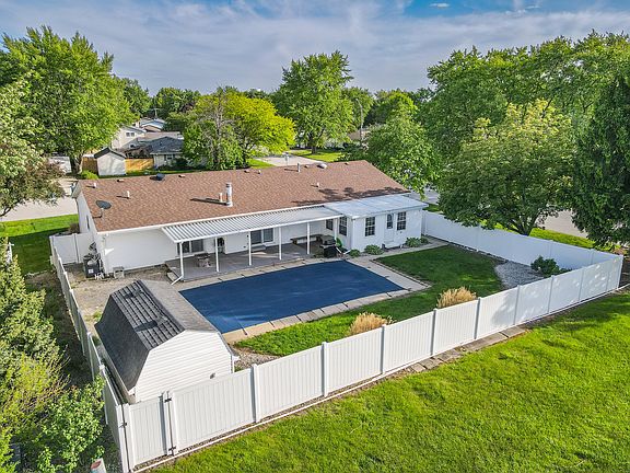 3rd image of 901 Edwin Dr