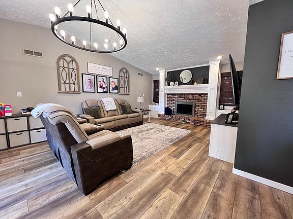 5th image of 3801 Sugarberry Rd