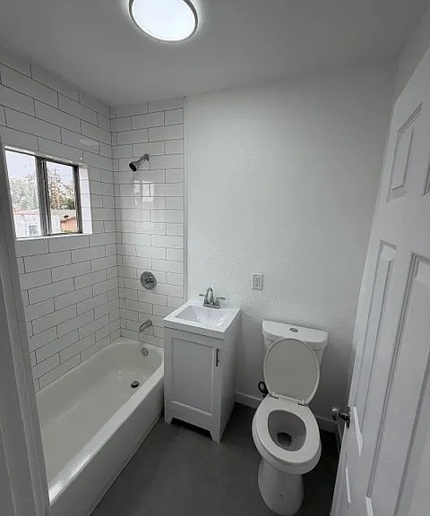 818 1/2 E 87th Pl — Photo 7