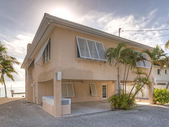 3rd image of 546 Caribbean Dr E