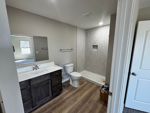 4th image of 817 Savannah Ct