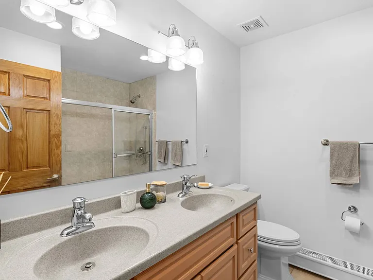 340 N Magee St — Photo 19