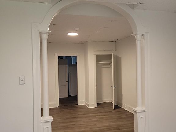 5th image of 201 E Franklin St #3