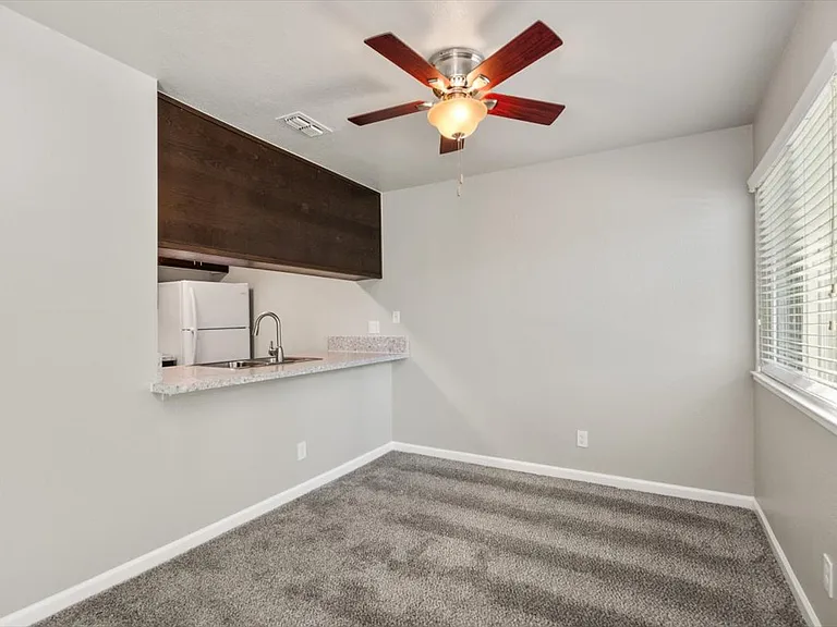 Heather Downs Apartments — Photo 30