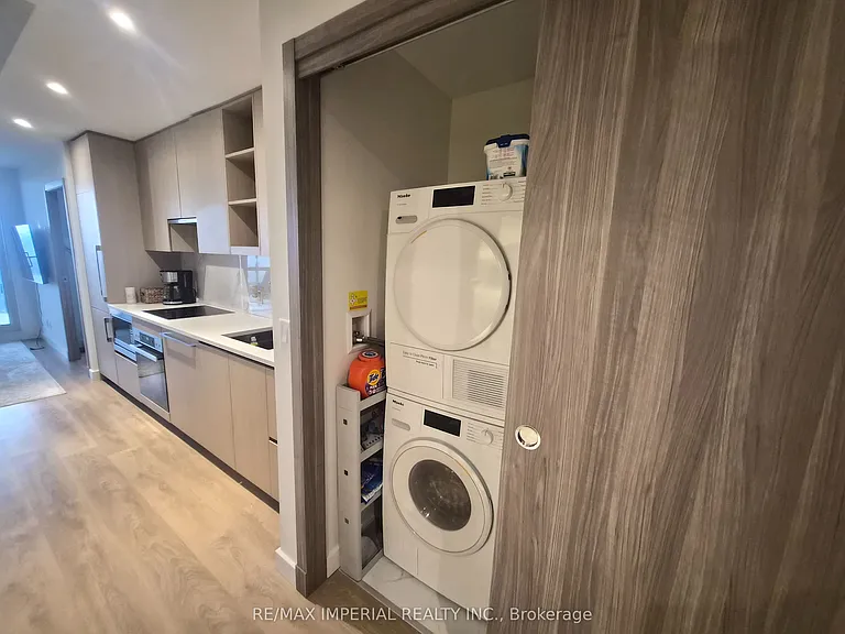 27 McMahon Dr #2011 — Photo 7