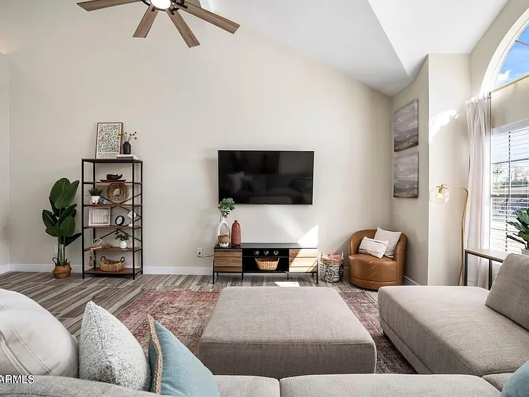 4326 E Whitney Ln — Photo 17