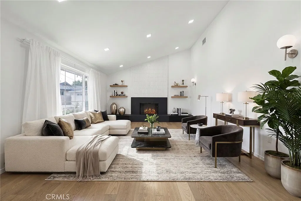 4 bed, 2350 sqft, $5,500 — Photo 2