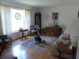 2nd image of 135 Oxford Cir