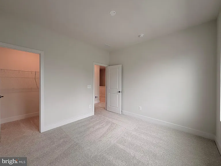 135 Heyford Dr — Photo 31