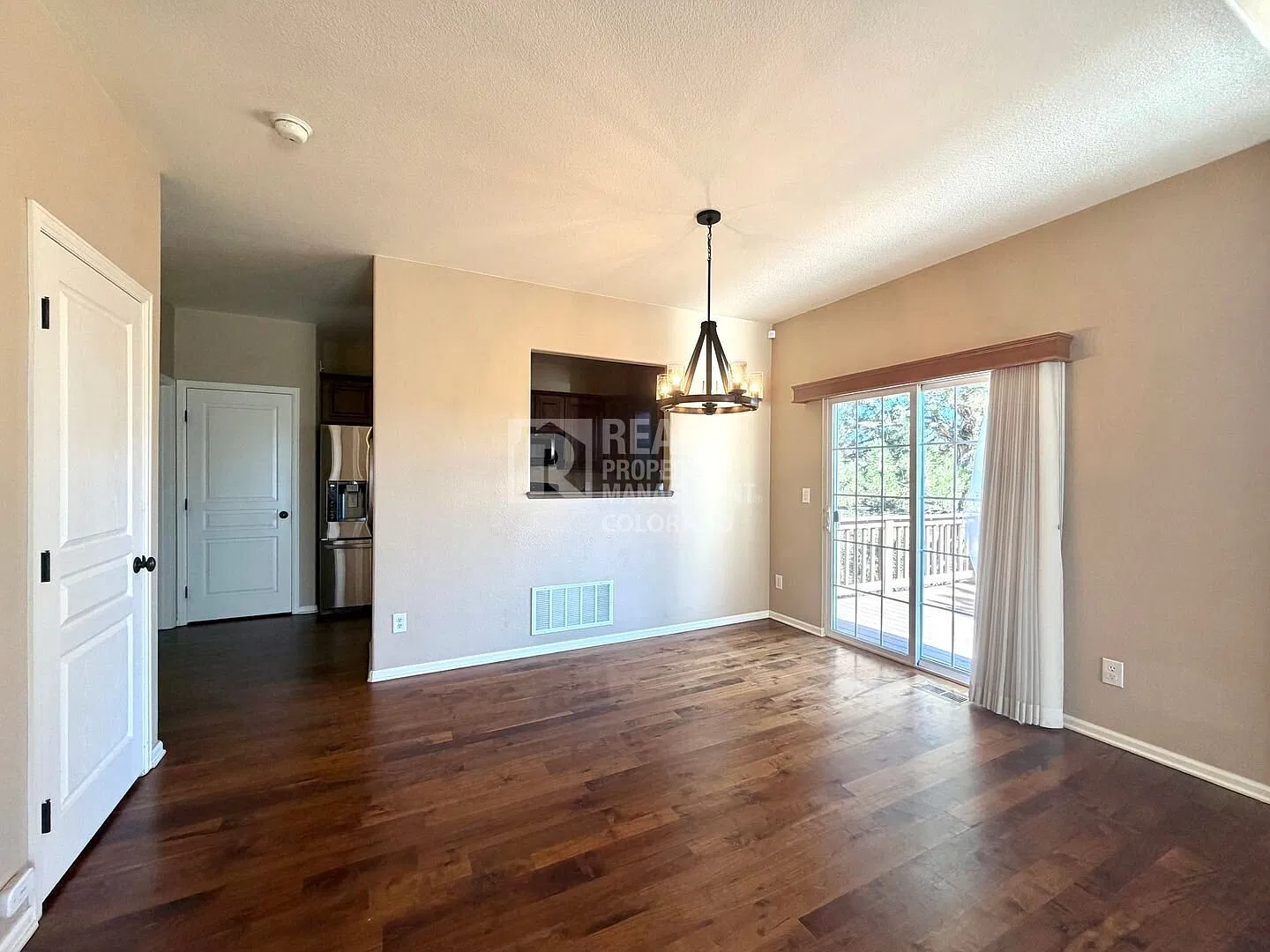 Spacious 2-Bedroom Castle Rock Townhome with Loft, Office & Attached Garage — Photo 4
