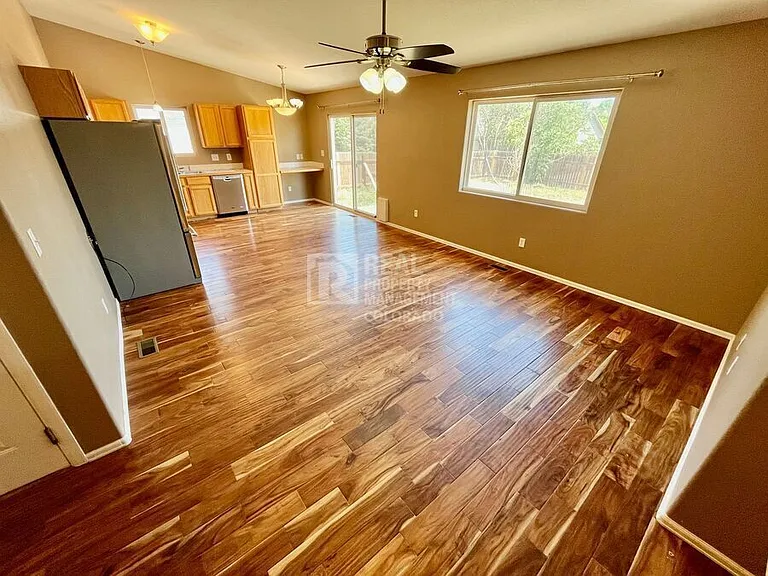 1574 S Growers Dr — Photo 2