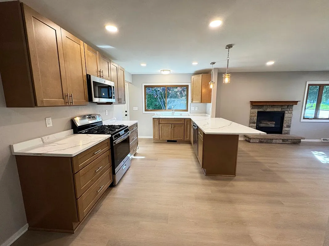 3 bed, 2.0 bath, 1500 sqft, $2,850 — Photo 2