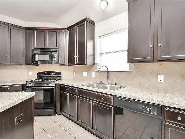 6411 Atlasridge Dr — Photo 4