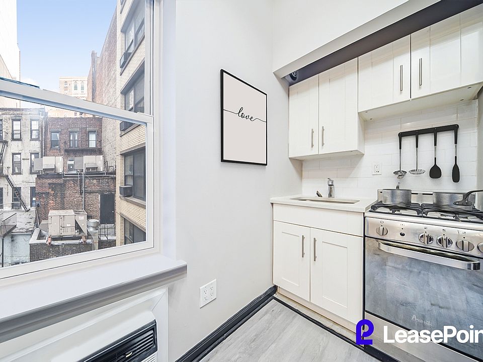 2nd image of 309 W 43rd St #6C