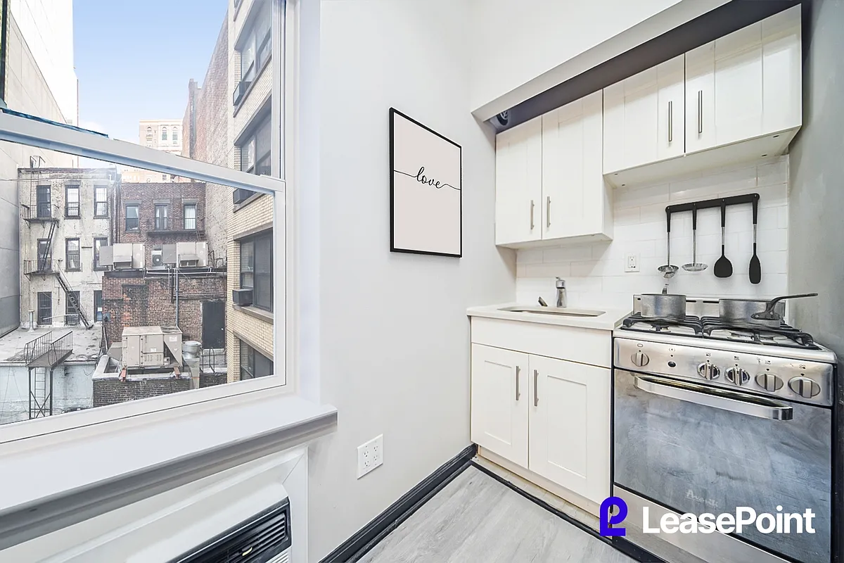 Building Photo - 309 W 43rd St #6C