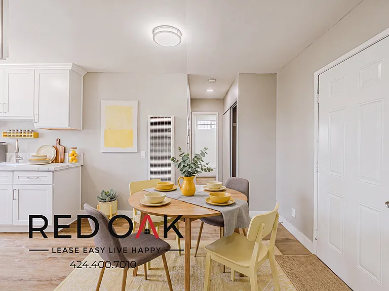 921 W 82nd St #21 — Photo 5