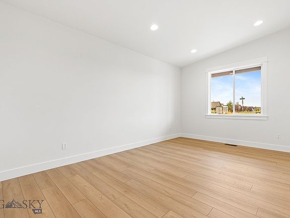 5th image of 4 Delano Dr
