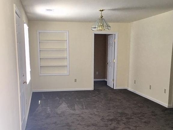2nd image of 409 Seymour St