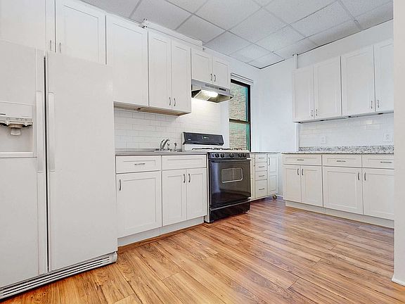 2nd image of 825 W 179th St APT 4F