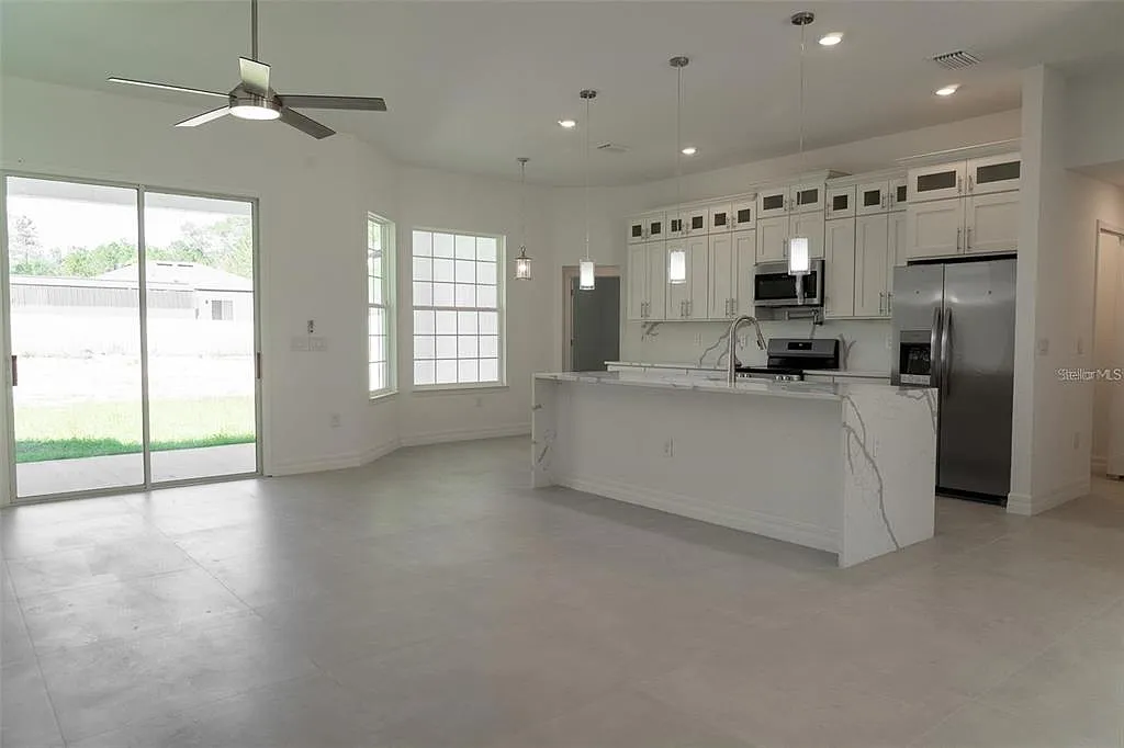 4 bed, 16.0 bath, 1801 sqft, $1,800 — Photo 2