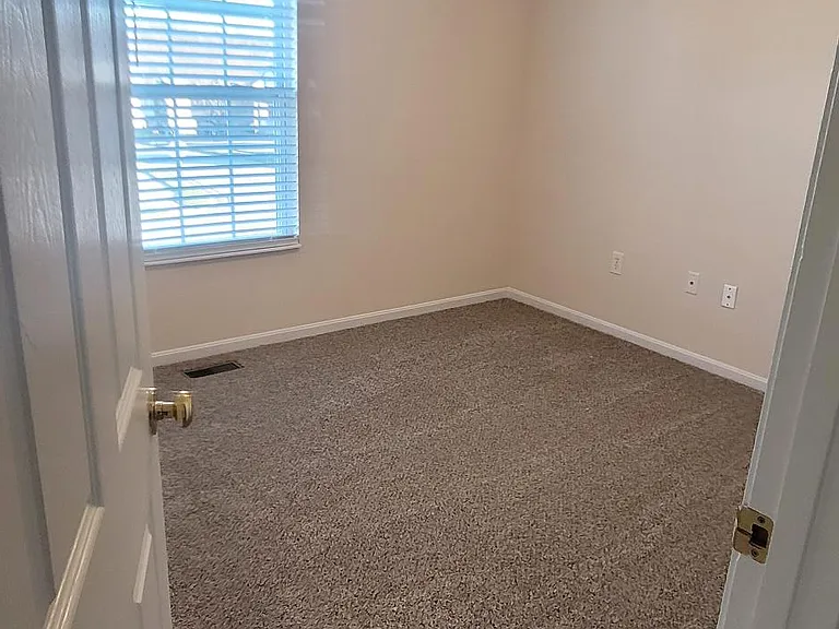 6838 Gordon Blvd — Photo 3