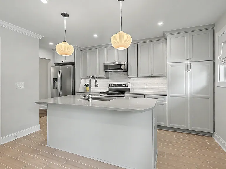 958 Myrtle Ct — Photo 1