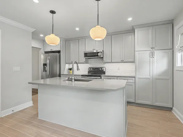 958 Myrtle Ct, Mount Pleasant, SC 29464