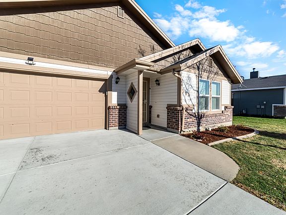 3rd image of 548 N Ripplerock Pl
